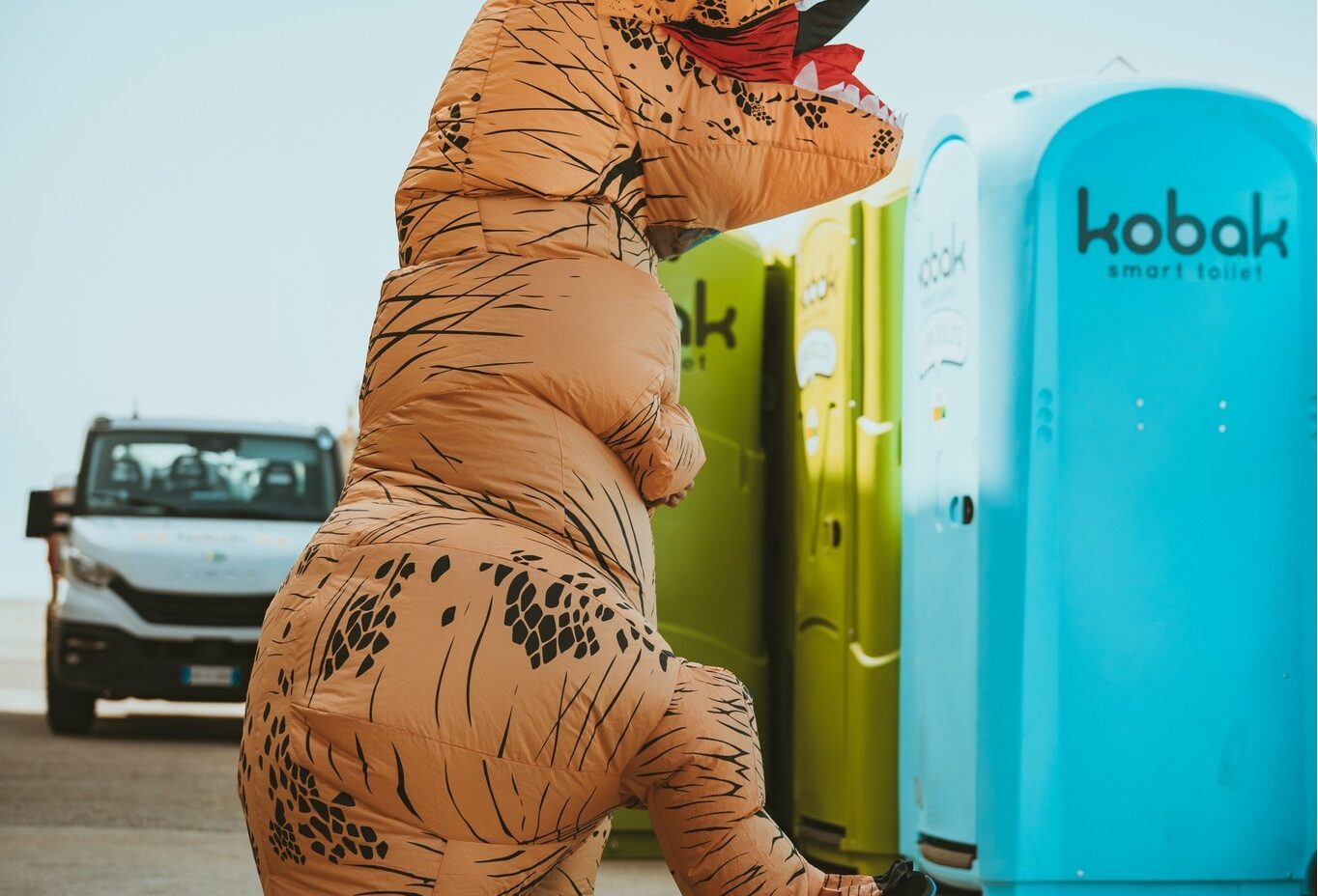🦖 I nostri @kobak_smart_toilet sono eterni e indistruttibili.