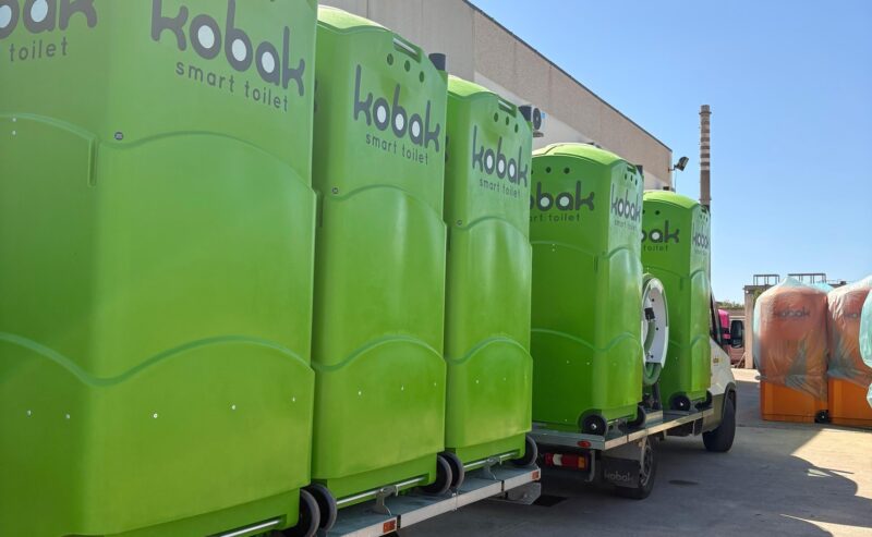 😜 Luglio: c’è chi parte e c’è chi resta… Anche tra i nostri @kobak_smart_toilet!
